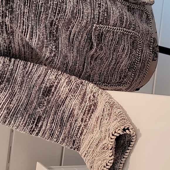 Long-sleeved Blazer With Side Pockets - Picture 6 of 12